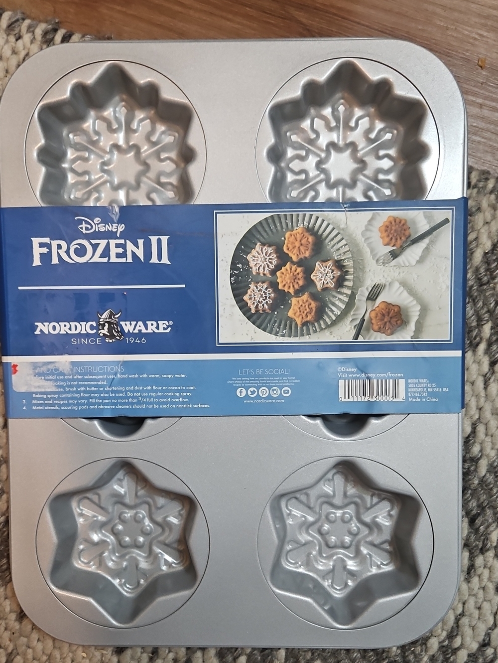 Disney Frozen II Nordic Ware Snowflake Mini Cake